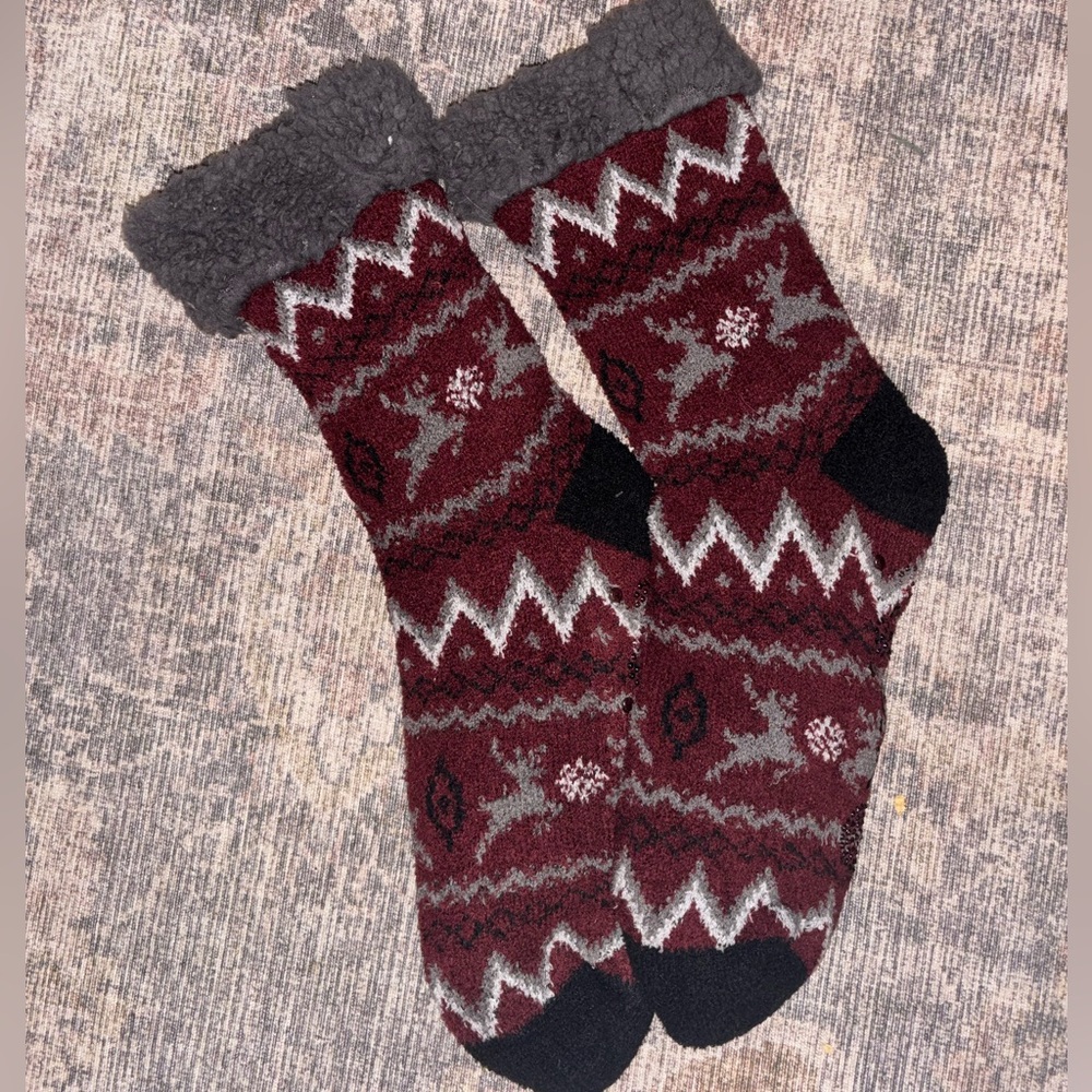 NWOT Cozy Gray and Red Patterned Men's Slipper Socks